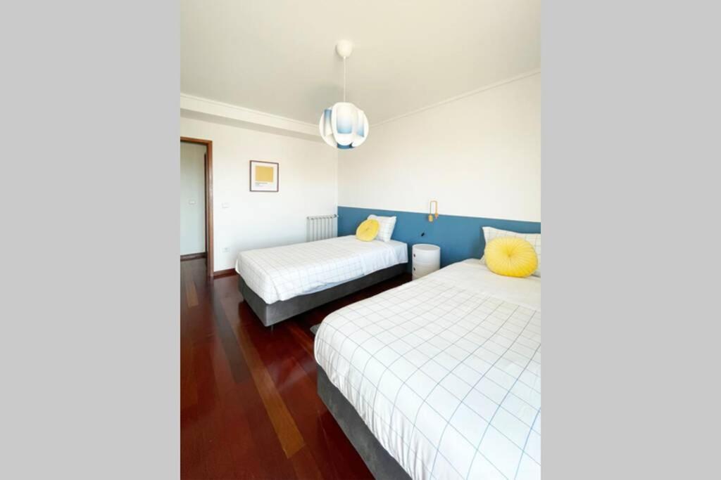 Yellow House Aveiro Smart Tv And Garage ภายนอก รูปภาพ